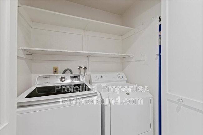 Building Photo - 9045 SW Pinto Ct