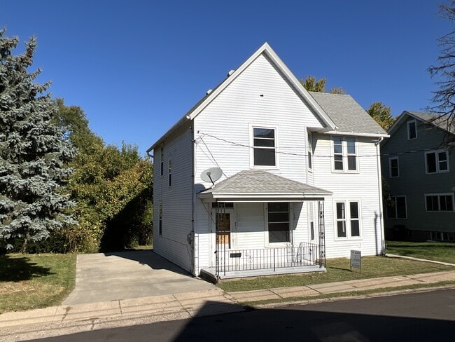 Building Photo - 451 W 16th St