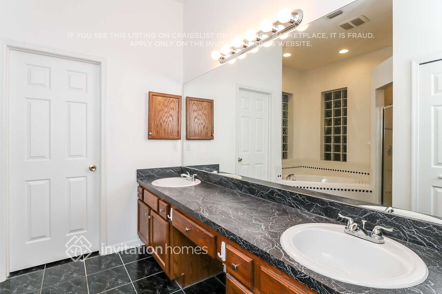 Building Photo - 1962 Wood Brook St