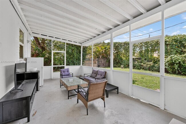 Building Photo - 5800 SW 61st St