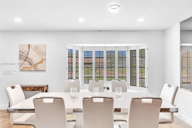 Building Photo - 5602 S Travelers Palm Ln
