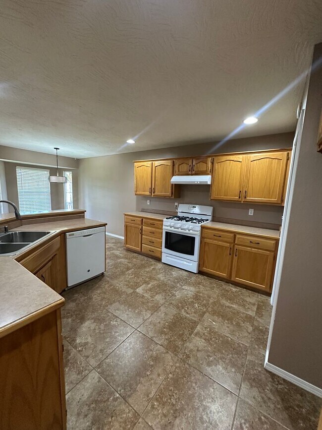 Building Photo - Beautiful home in Battlefield available now!