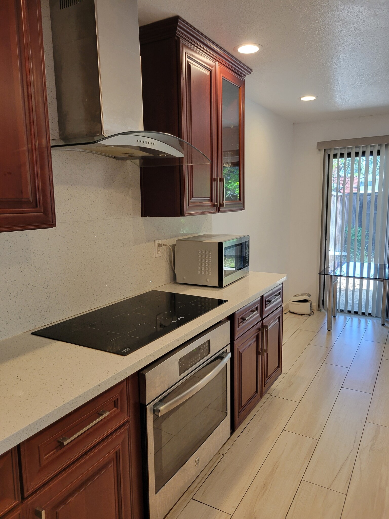 Building Photo - 575 Villa Real