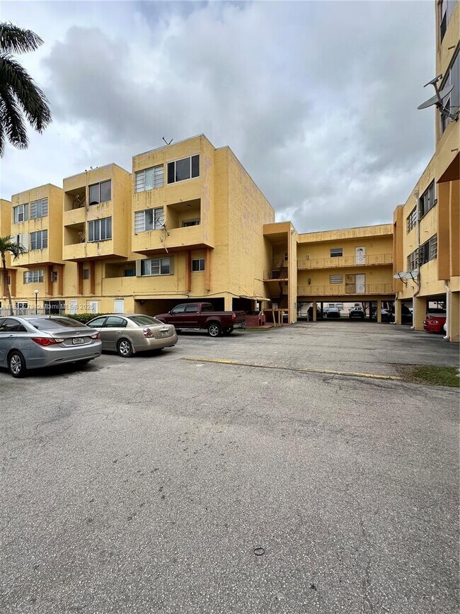 Primary Photo - 1555 W 44th Pl