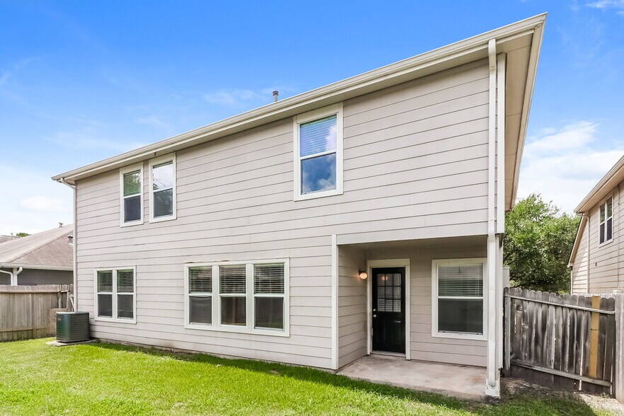 Building Photo - 19710 Rocky Shores Dr