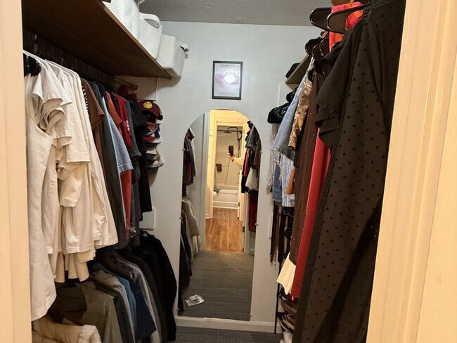 Building Photo - 303 Carlton Pl