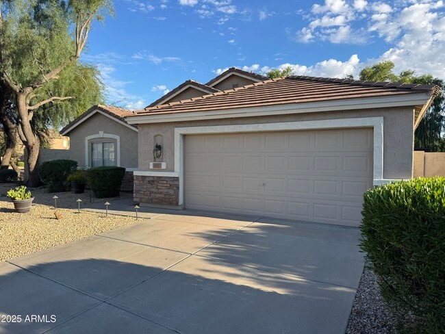 Building Photo - 613 W Canary Way