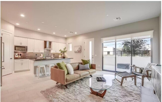 Building Photo - 1111 E Missouri Ave