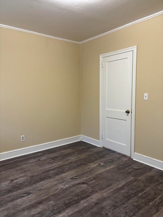 Building Photo - 901 Miller Rd