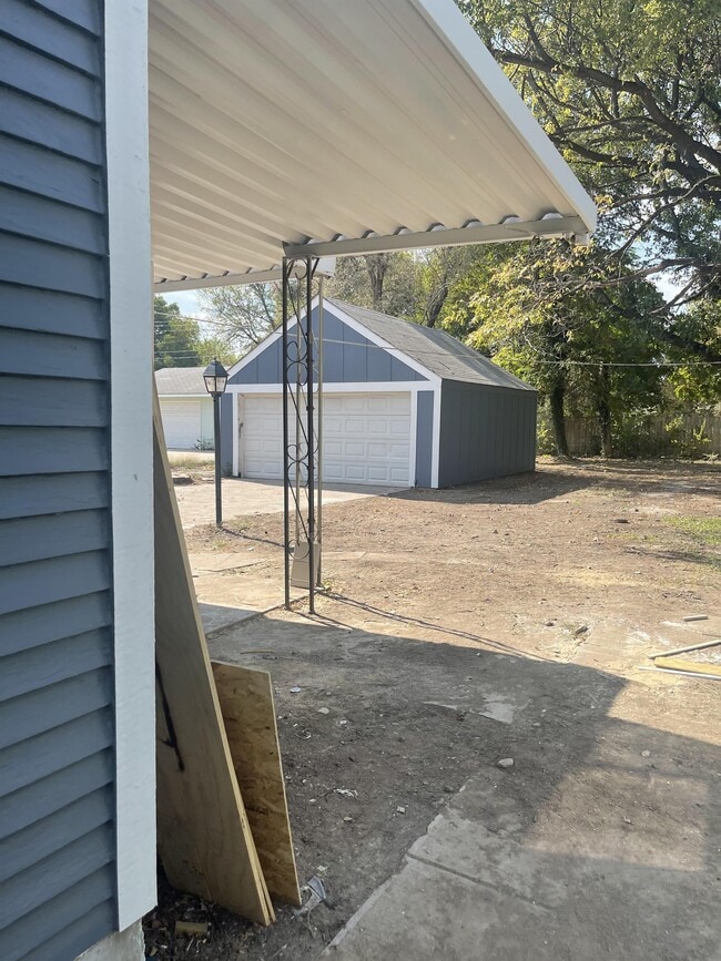 Building Photo - 1431 Santa Fe S