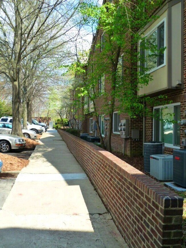 Building Photo - Walk to Campus from Chancellor Square!  Up...