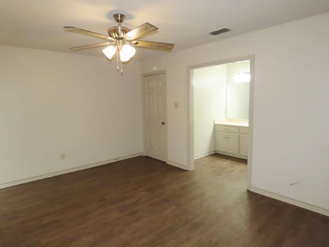 Building Photo - Whitehouse ISD! Beautifully Updated 3 Bedroom, 2 Bath Home