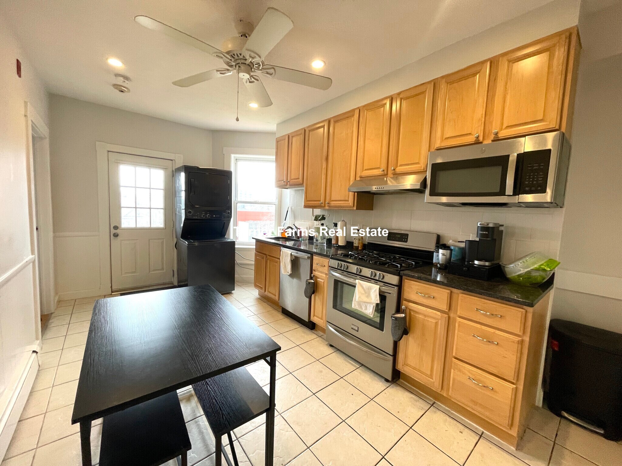 Building Photo - 27 Lambert St