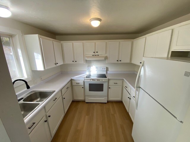 Building Photo - 1673 W Victory Rd