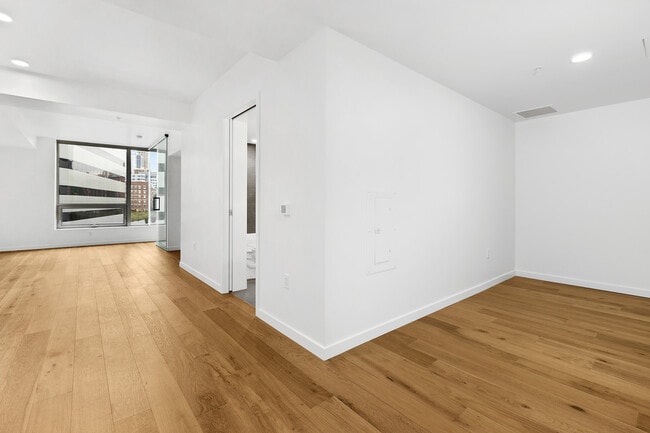 Building Photo - Nexus Condominium - 1 bedroom + den