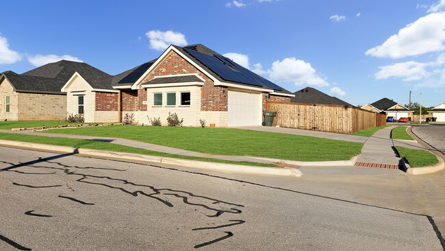 Building Photo - 7431 Big Country Wy