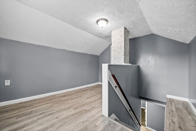 Building Photo - 715 Elder St