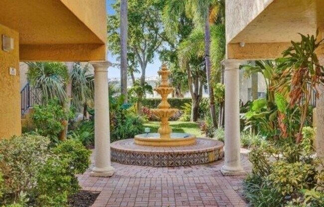 Building Photo - 1035 Lake Shore Dr