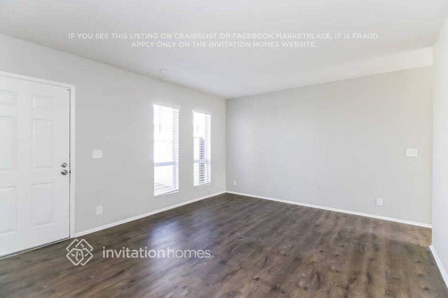 Building Photo - 1065 N Wedgewood Dr