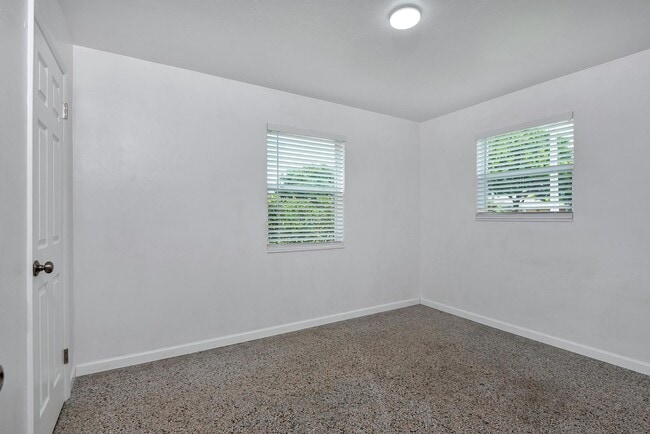 Building Photo - 4882 Jefferson Rd