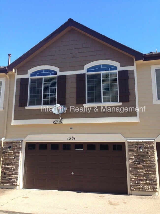 Building Photo - 1381 Royal Troon Dr