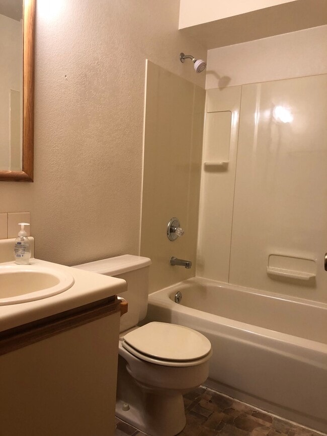 Building Photo - 3BR, 2BA 2 story home w/finished daylight basement
