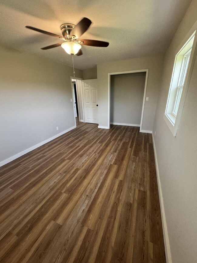 Building Photo - 1885 Everett Rd