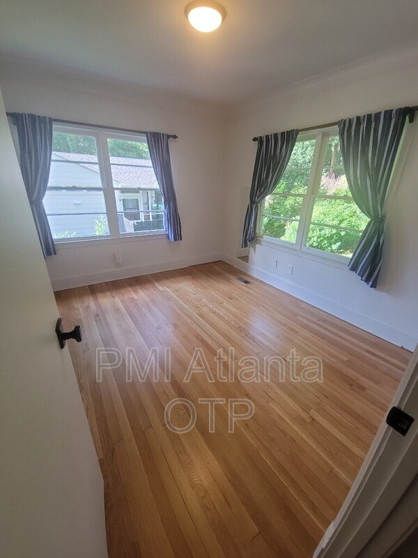 Building Photo - 1952 Wellbourne Dr NE