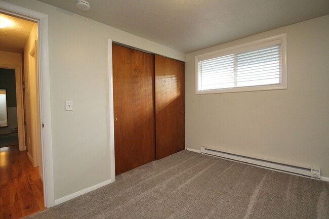 Building Photo - 11330 SW Tigard St