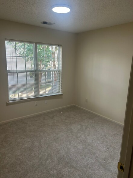 Building Photo - 8825 Scotch Heather Way