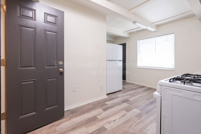 Building Photo - 1325 W Dora St