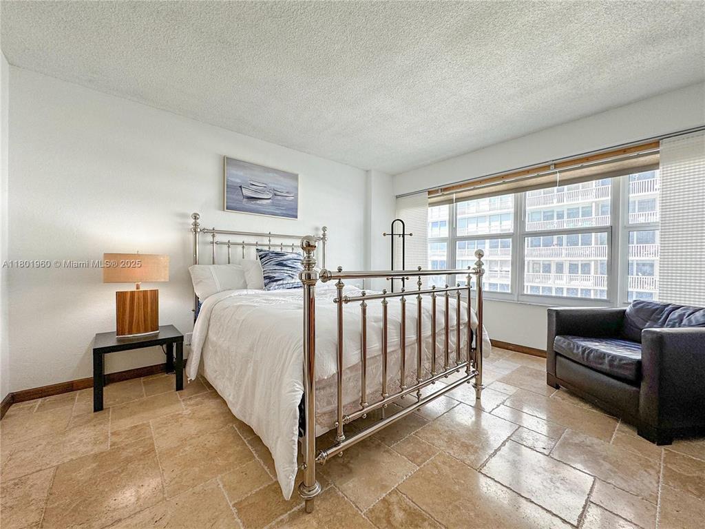 Building Photo - 4010 Galt Ocean Dr