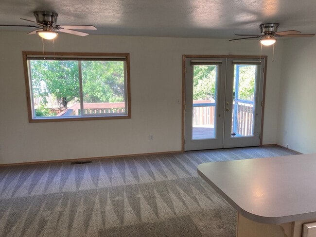Building Photo - Three Bedroom Home in South Salem, Large Yard