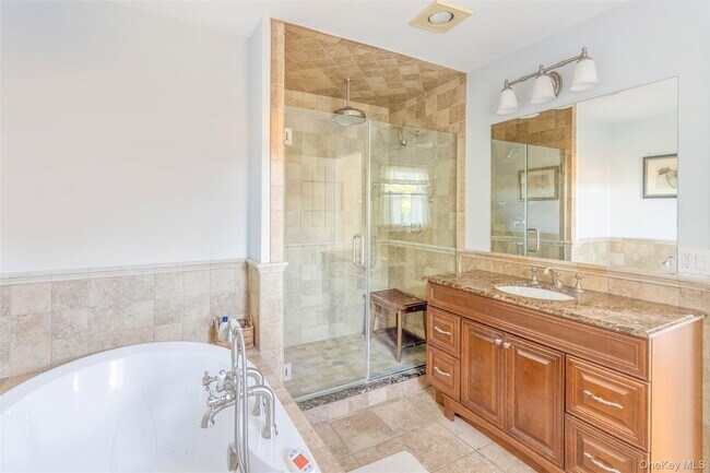 Building Photo - 435 Luptons Point Rd