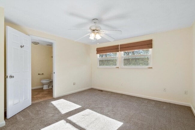 Building Photo - 152 Fairfield Dr