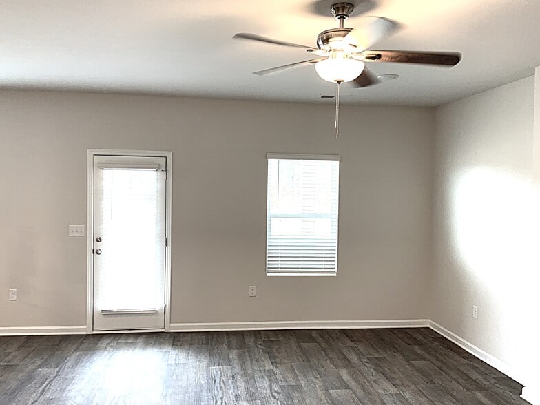 Building Photo - 3184 Emberly Dr