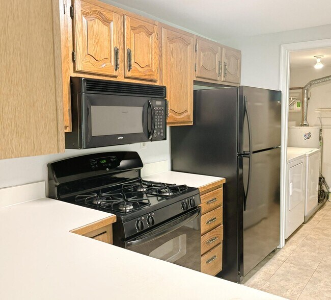 Building Photo - 805 Mountainview Dr