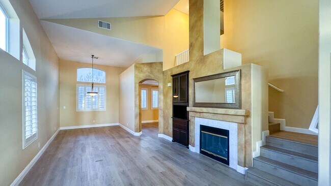 Building Photo - Freshly Updated 3BD Home, Island Kitchen &...