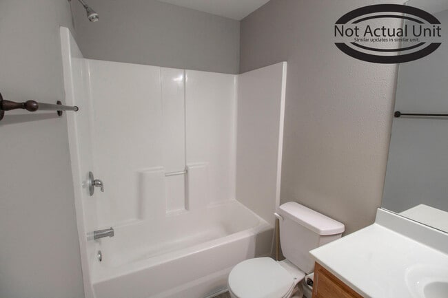 Building Photo - 5000 Derby Ridge Dr