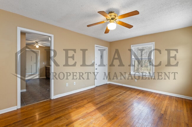 Building Photo - 1913 N Hood St