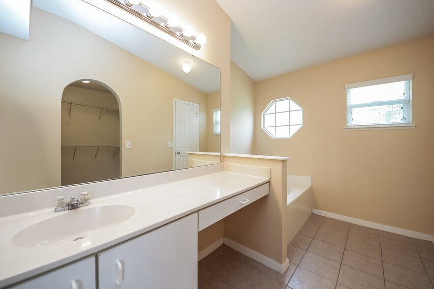 Building Photo - 3257 Hunters Chase Loop
