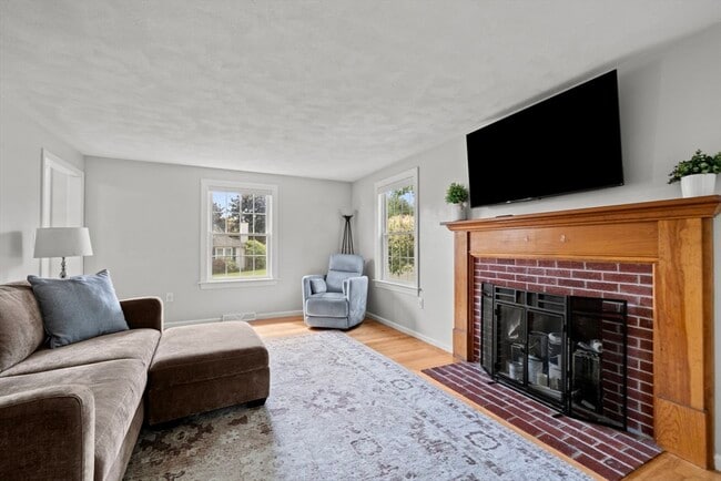 Building Photo - 6 Burlwood Ln