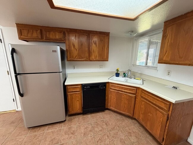 Building Photo - Wow Check out this 3 BD 2 BA SW Charmer near White Ln & Akers Road