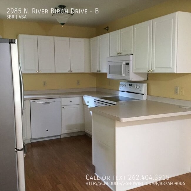 Building Photo - Huge condo with 2 car garage!