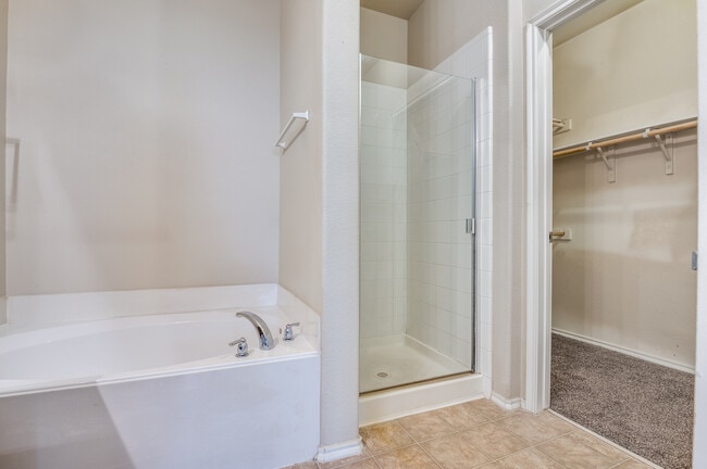 Building Photo - 805 Canyon Pl