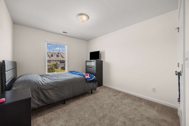 Building Photo - "Charming 3-Bed Townhouse with Granite Touches & Garage in Concord!"