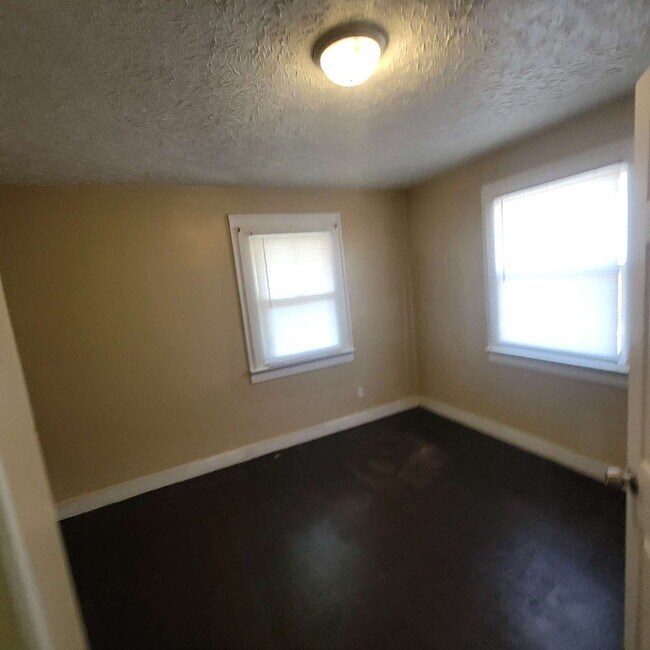 Building Photo - Near Eastside 4BR House ready to RENT!