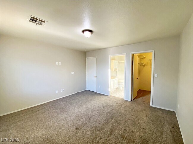 Building Photo - 1037 Cedar Pines St