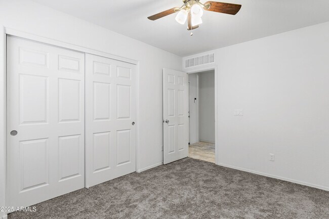 Building Photo - 40925 W Patricia Ln