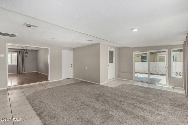 Building Photo - 10216 N 110th Ave